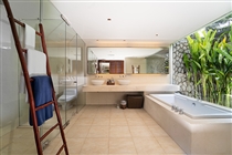 Spacious bath with tub